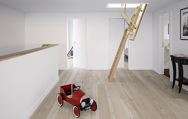 Escalier pour combles dans le couloir