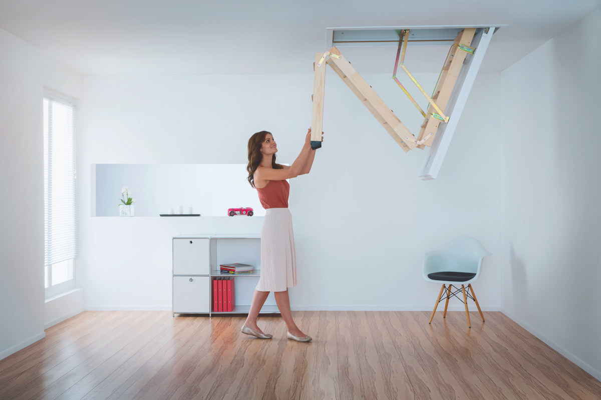 Escalier pour combles dans le salon